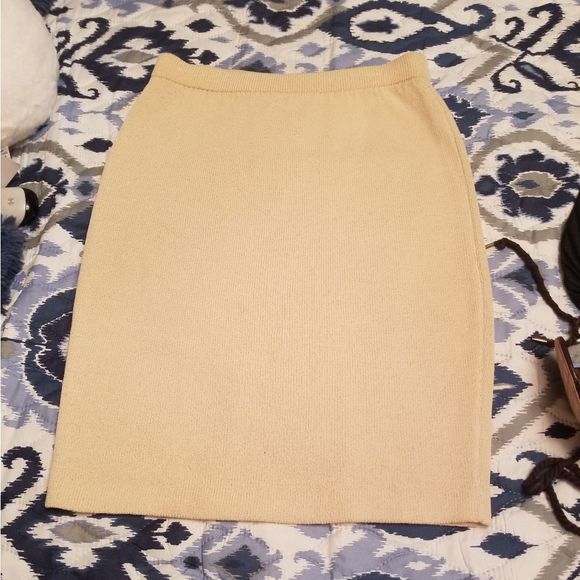 St. John Cream Pencil Skirt - Picture 7 of 7